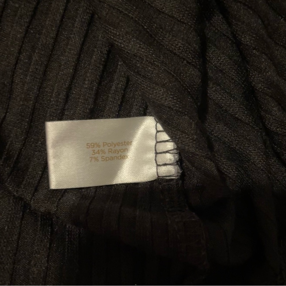 Decree Ribbed Knit Top - Picture 3 of 4
